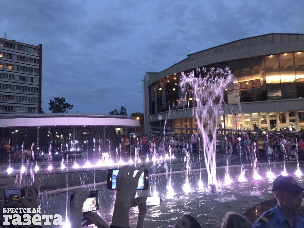 Открытие фонтана на улице Советской в Бресте 26 июля 2019 года