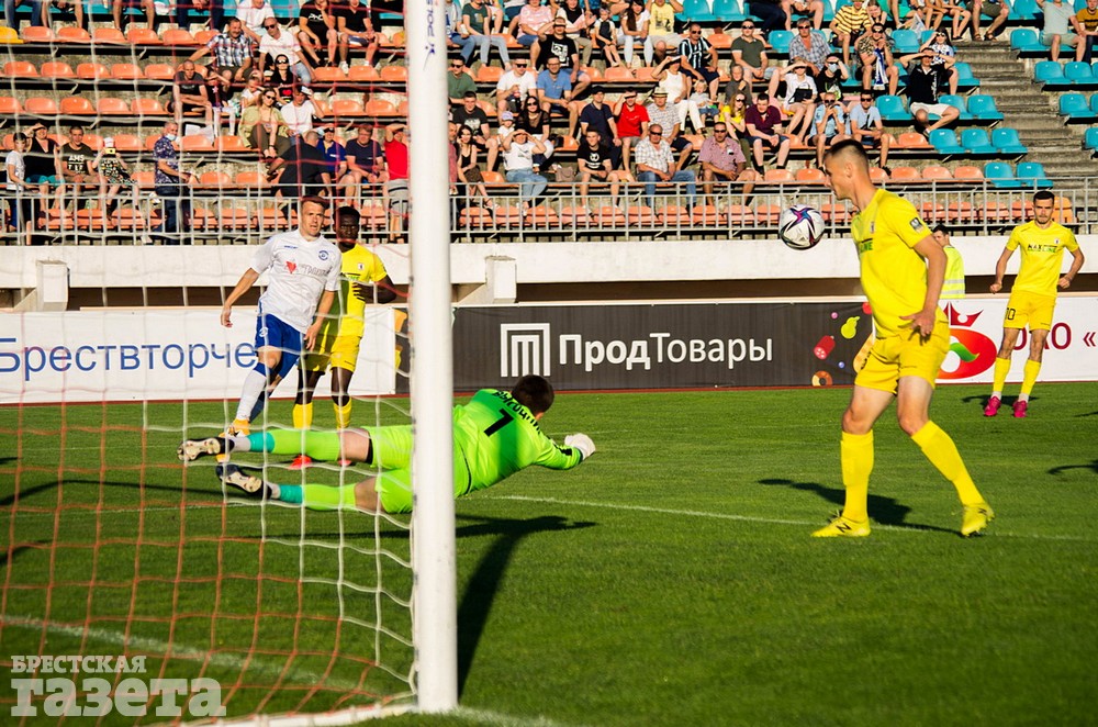 Динамо-Брест, Сморгонь, чемпионат Беларуси, футбол, Брест