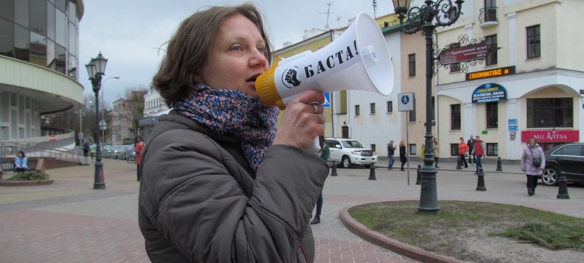 Полина Шарендо-Панасюк на улице Советской в Бресте