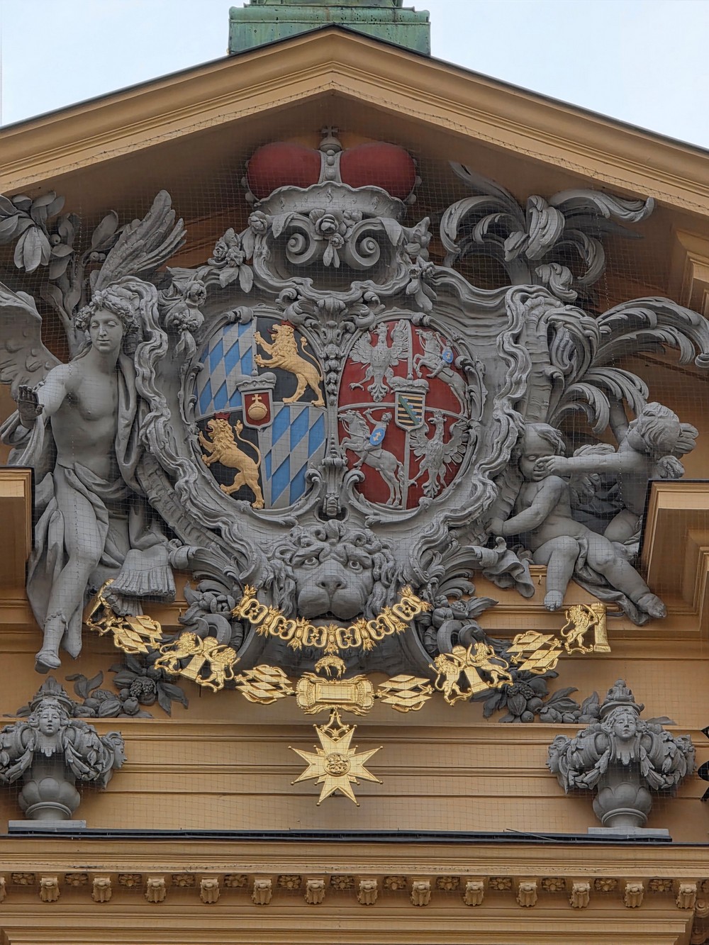 Герб «Пагоня» на царкве тэатынаў у Мюнхене. Фота BGmedia