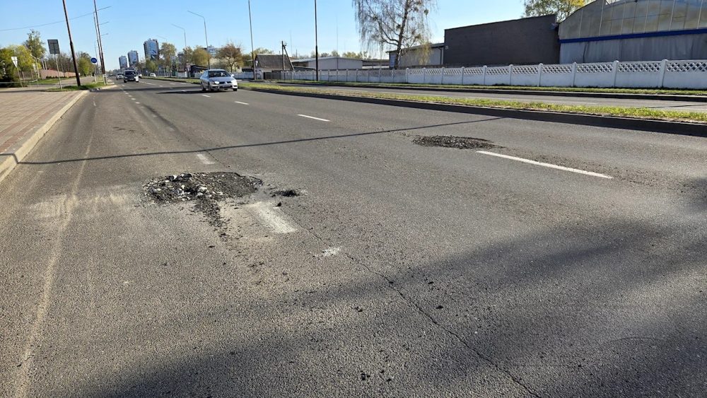 Ямы на улице Лейтенанта Рябцева в Бресте