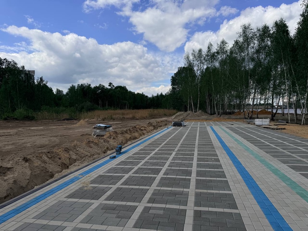 Тротуарная плитка на благоустройстве пляжа в Бресте
