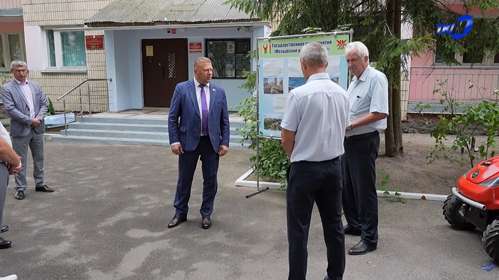 Выездное совещание чиновников в Мозыре в ЖЭУ-4 в августе 2026 года. Скриншот видео