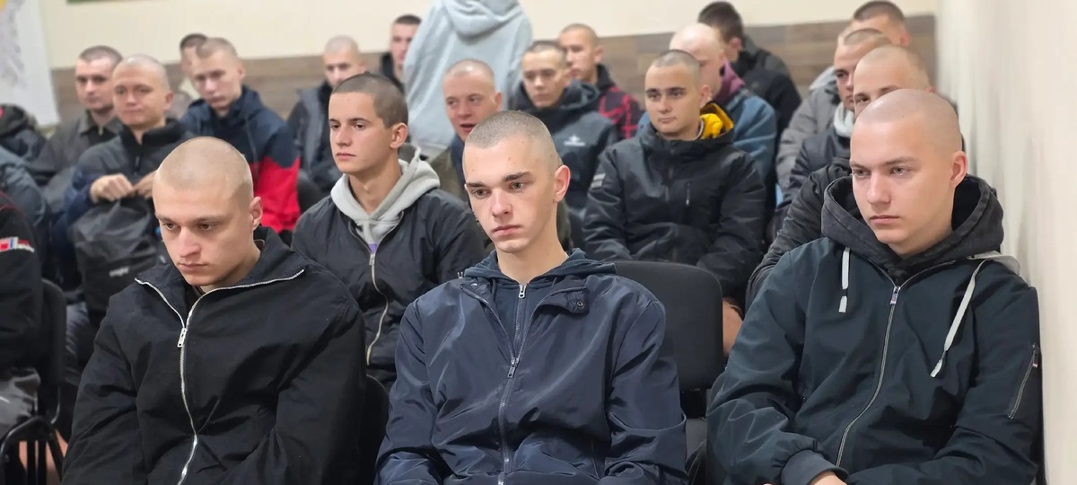 Призывники в военкомате Кобрина 23 октября 2026 года. Фото: «Кобринский вестник»